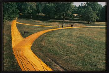 CHRISTO & JEANNE-CLAUDE, "Wrapped Walk Ways", färgoffset, 
signerad med svart tusch.