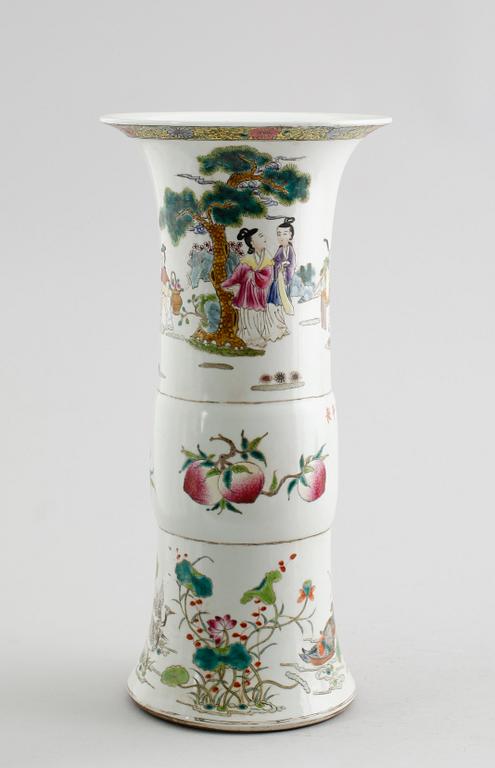 VAS, porslin, Kina, sannolikt 1900-tal.
