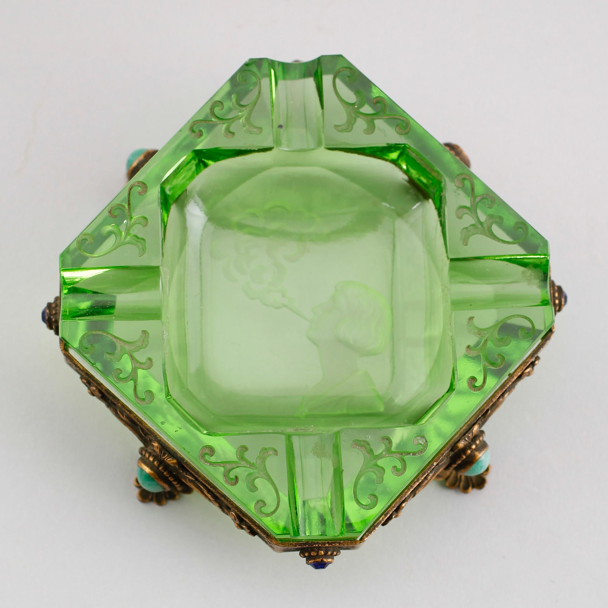 ASKFAT, grönt glas, sannolikt Heinrich Hoffman, 1900-talets första hälft.