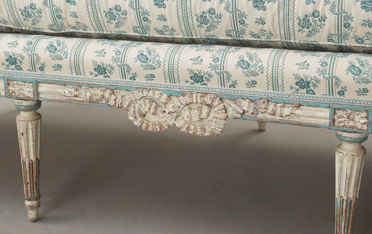SOFFA, SAMT KARMSTOLAR, ett par. Louis XVI-stil, 1800-tal.