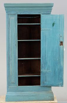 STÅNDSKÅP, allmoge, 1700-tal.