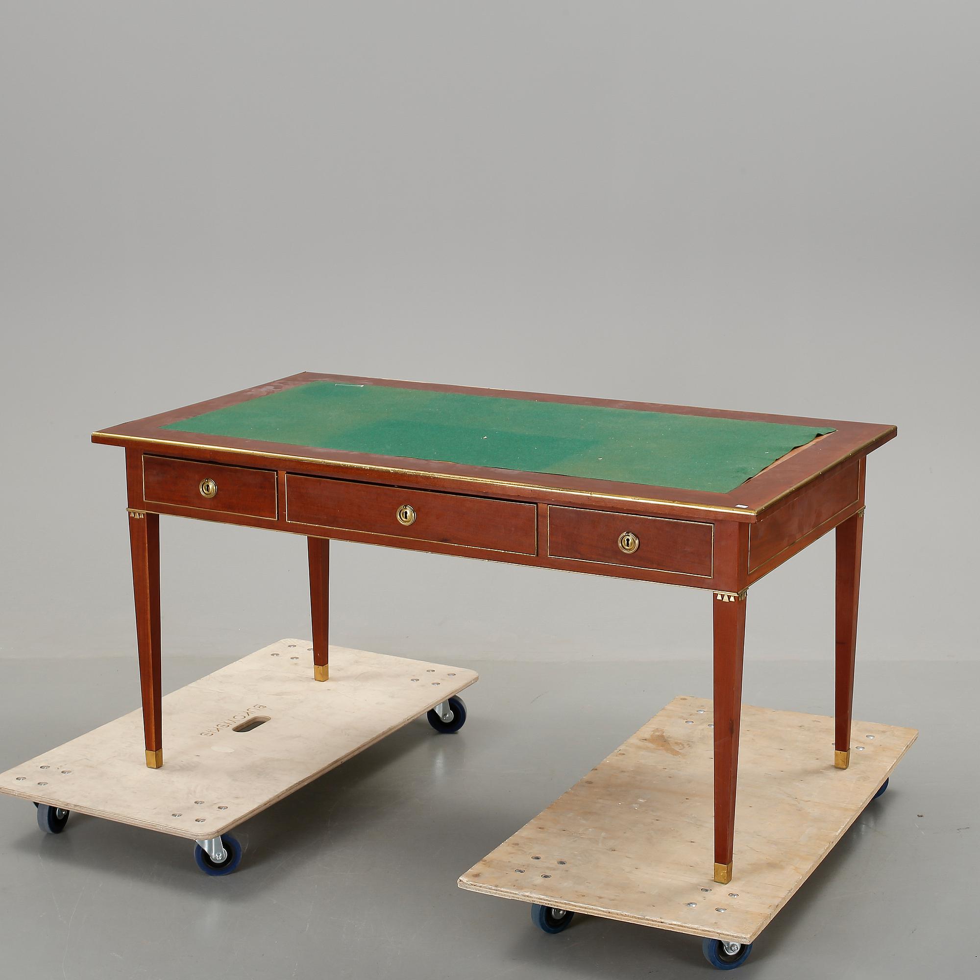 SKRIVBORD, sengustaviansk stil, 1900-talets mitt.