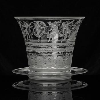 Simon Gate, an engraved glass bowl with plate, Orrefors 1930, model 122.