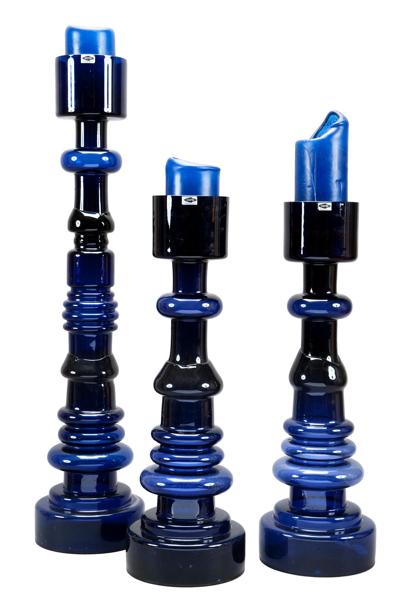 A SET OF THREE FLOOR CANDLESTICKS,