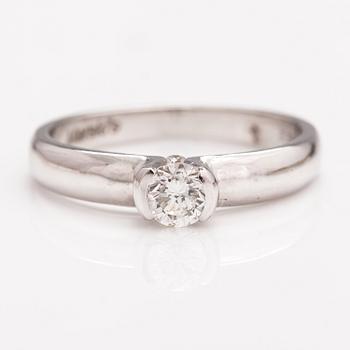 An 18K white gold ring with diamonds ca. 0.38 ct in total.