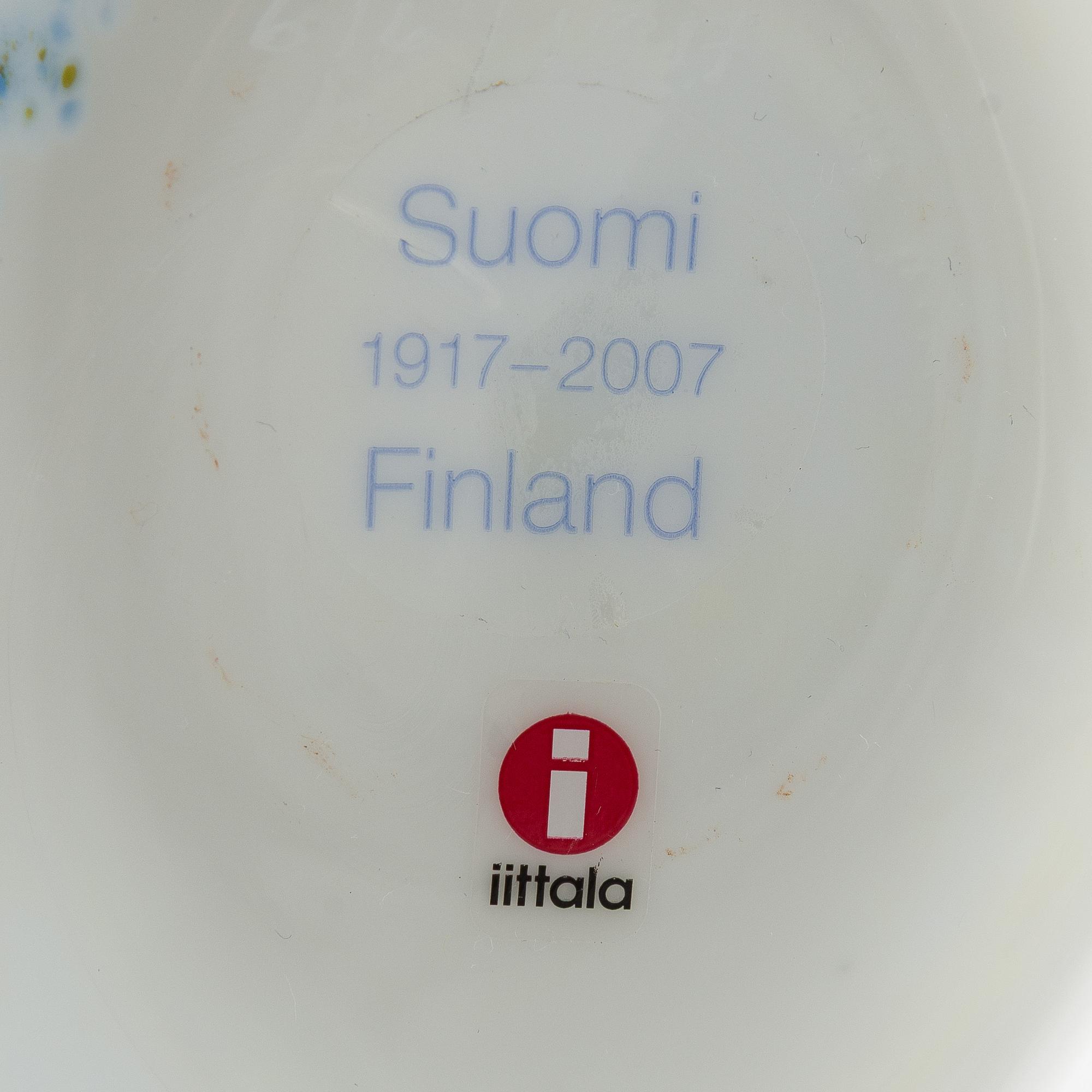 Oiva Toikka, An anniversary bird 2007, 'Dove', signed O. Toikka Nuutajärvi 616/1917.