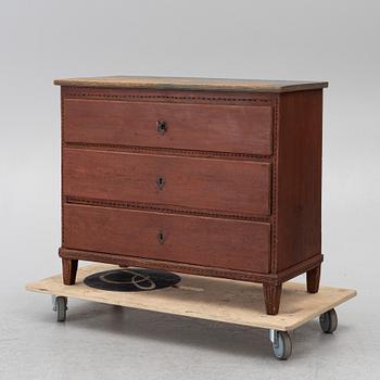 A Gustavian chest of drawers from around the year 1800.