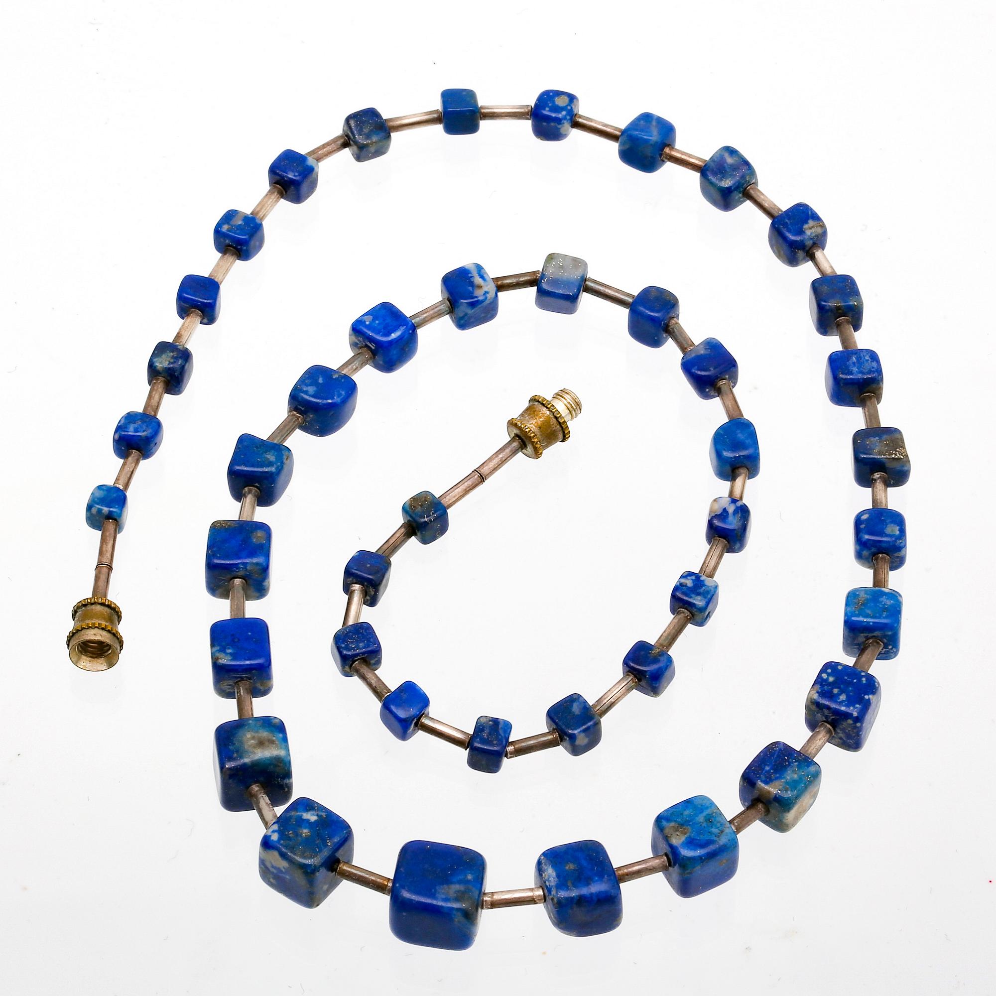 Lapis lazuli and sodalite jewellery, 1 ring and 2 necklaces, silver and White metal.