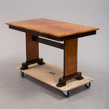 A Swedish Grace dining table, 1920s / 30s.