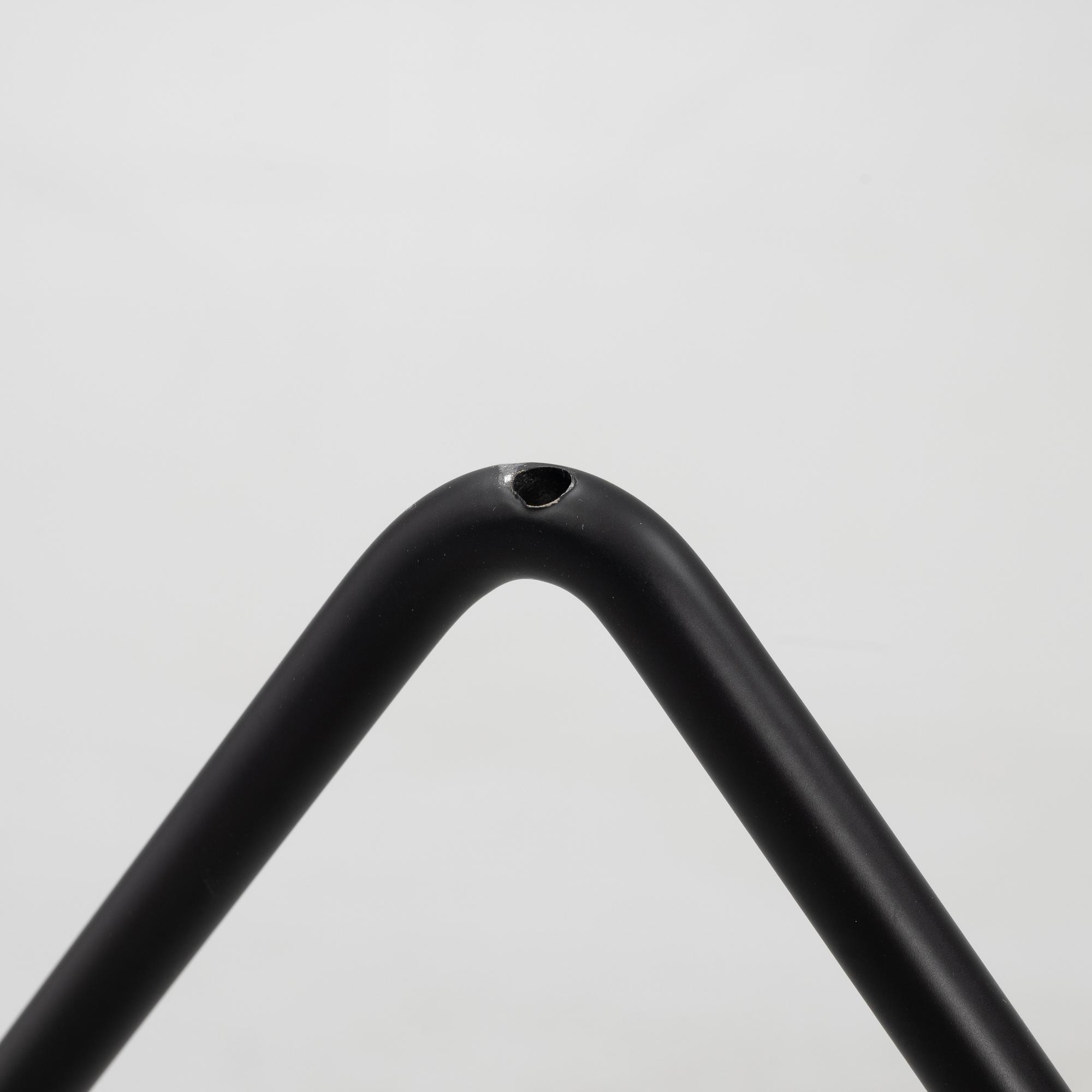 Barba Corsini & Joaquim Ruiz Millet, soffbord, "Pedrera", Gubi, Danmark.