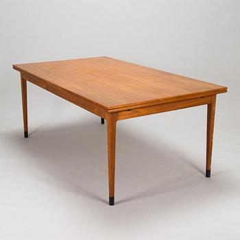 Niels Otto Møller, ruokapöytä ja tuoleja, 8 kpl malli 77, J.L. Møllers Møbelfabrik, Tanska 1960-luku.