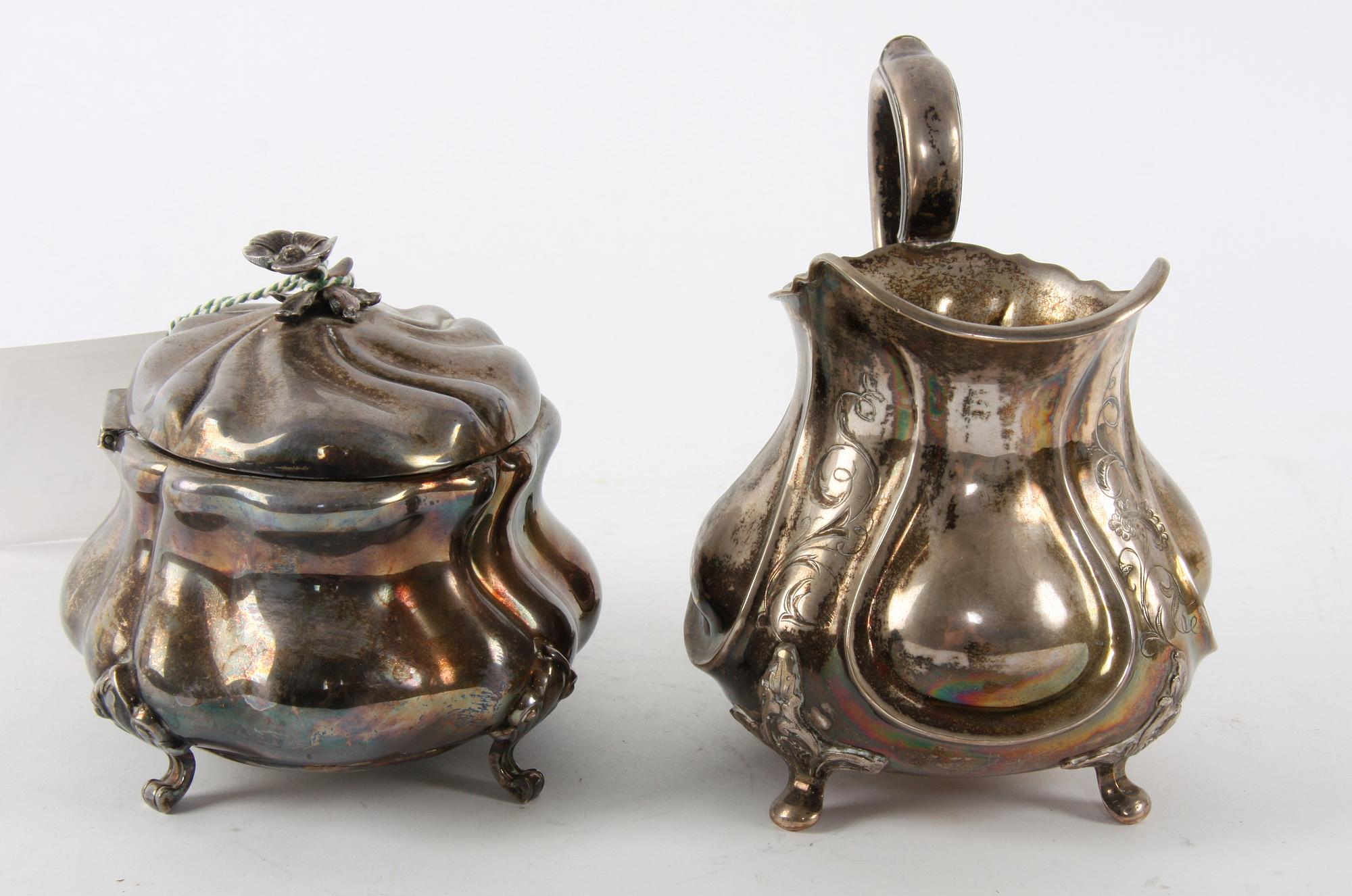 MJÖLKKANNA OCH SOCKERSKÅL, silver, rokokostil.