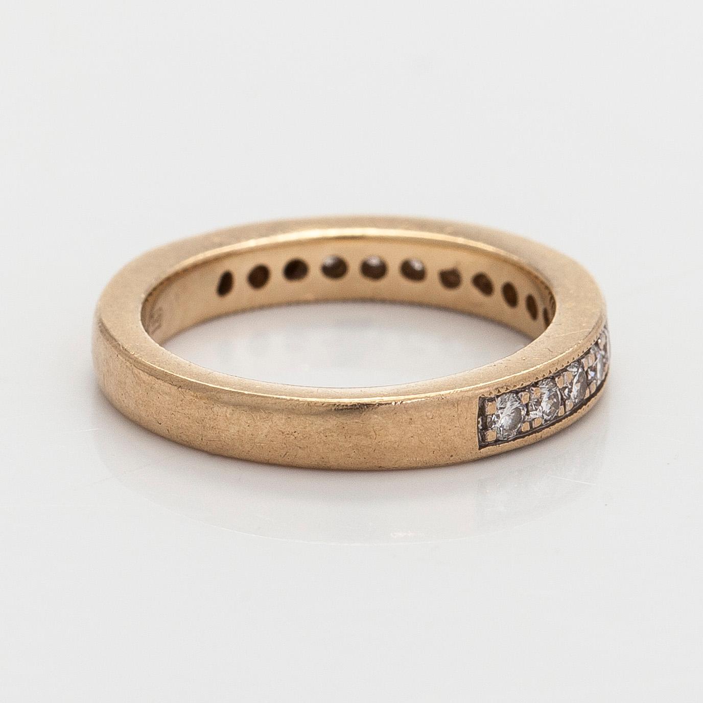 Sormus, briljanttihioitettuja timantteja, 14K kultaa.