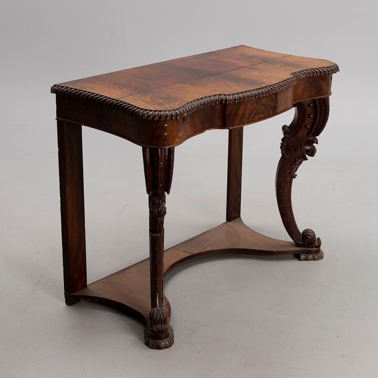 MIRROR AND CONSOLE TABLE, empire, mahogany, first half of the 19th century.