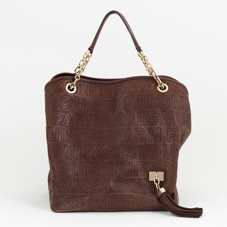 Louis Vuitton, a brown leather ' Paris Souple Whisper' handbag, Collection Automne-Hiver 2008.