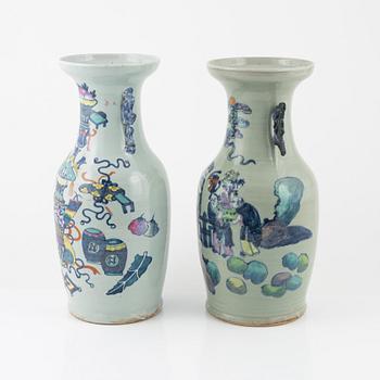 Two Chinese vases, late Qing dynasty/early 20th Century.