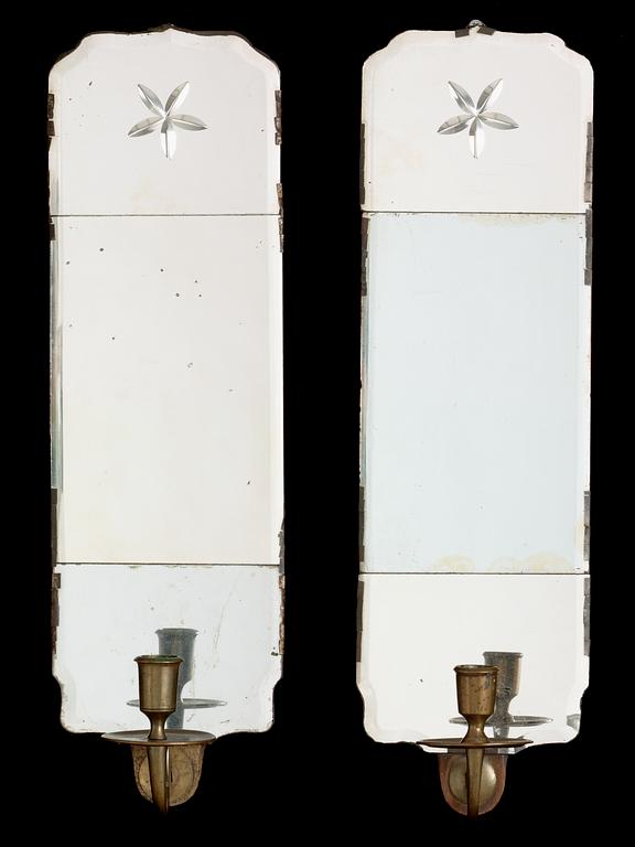 SPEGELLAMPETTER, för ett ljus, ett par, av Nils Meunier (mästare i Stockholm 1754-1797). Gustavianska.