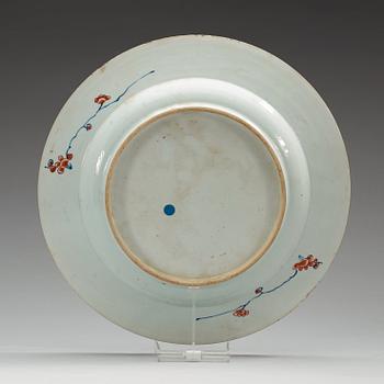 An imari serving dish, Qing dynasty, Kangxi (1662-1722).