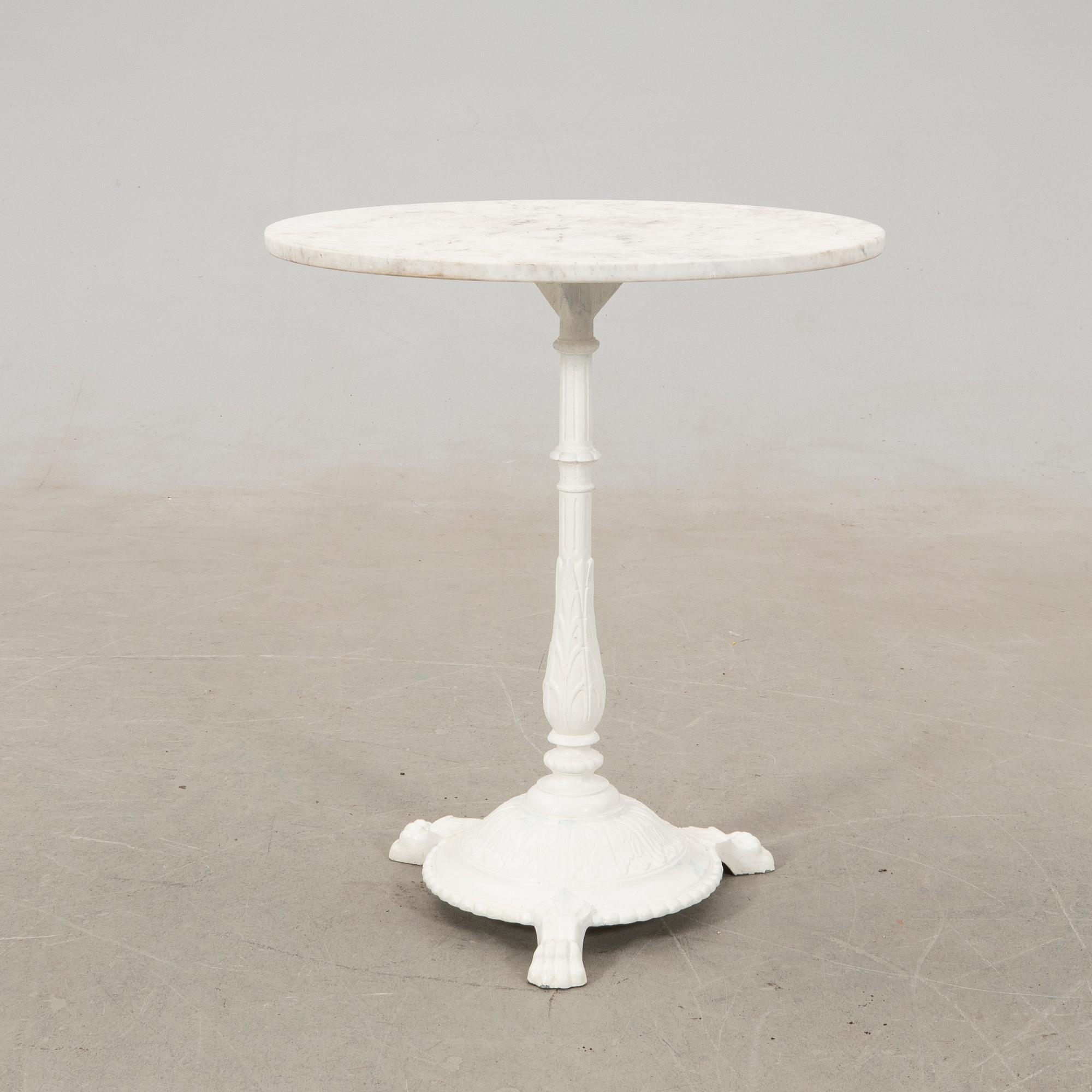 Garden table, Byarum late 20th century and chairs.