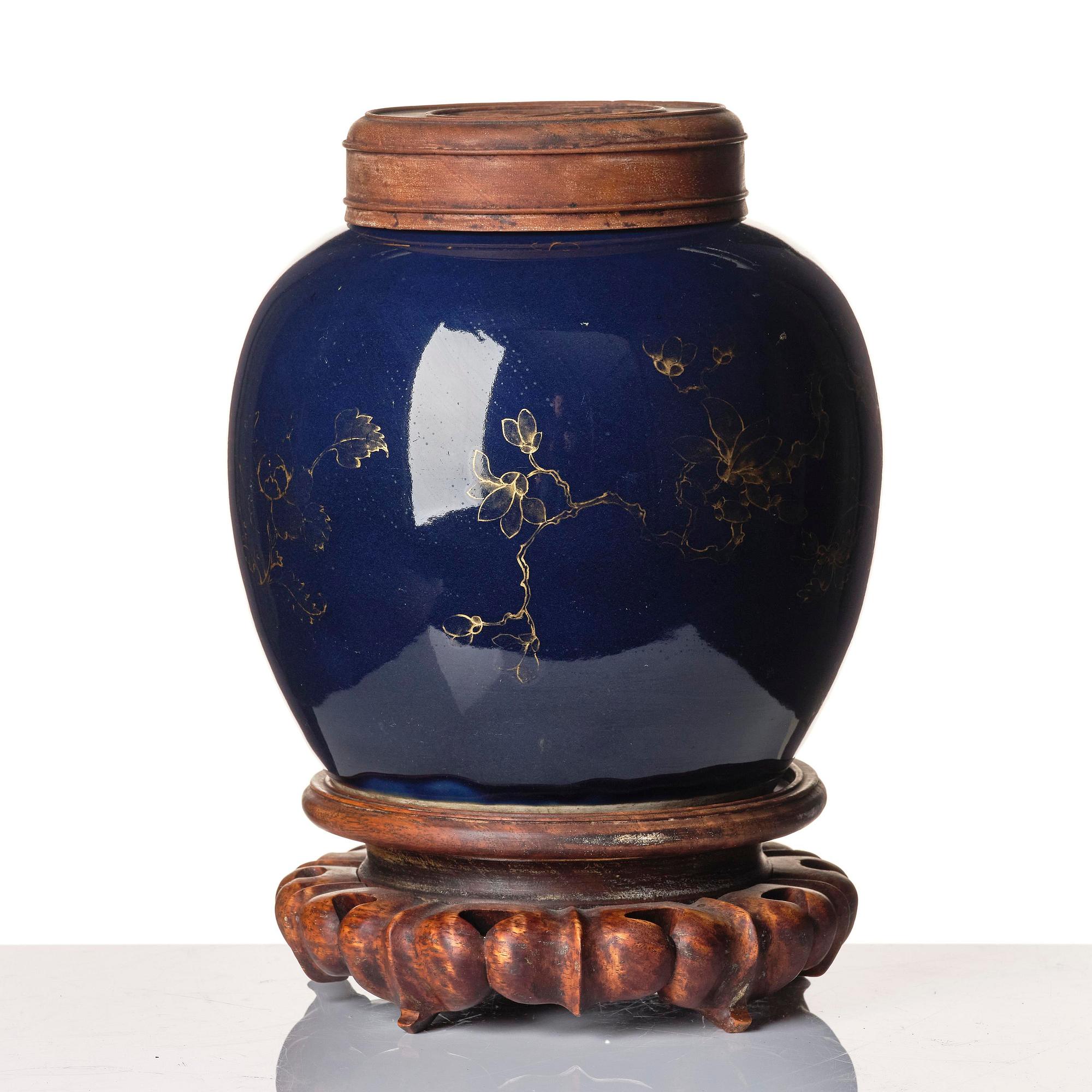 A blue glazed jar, Qing dynasty, 18th century.