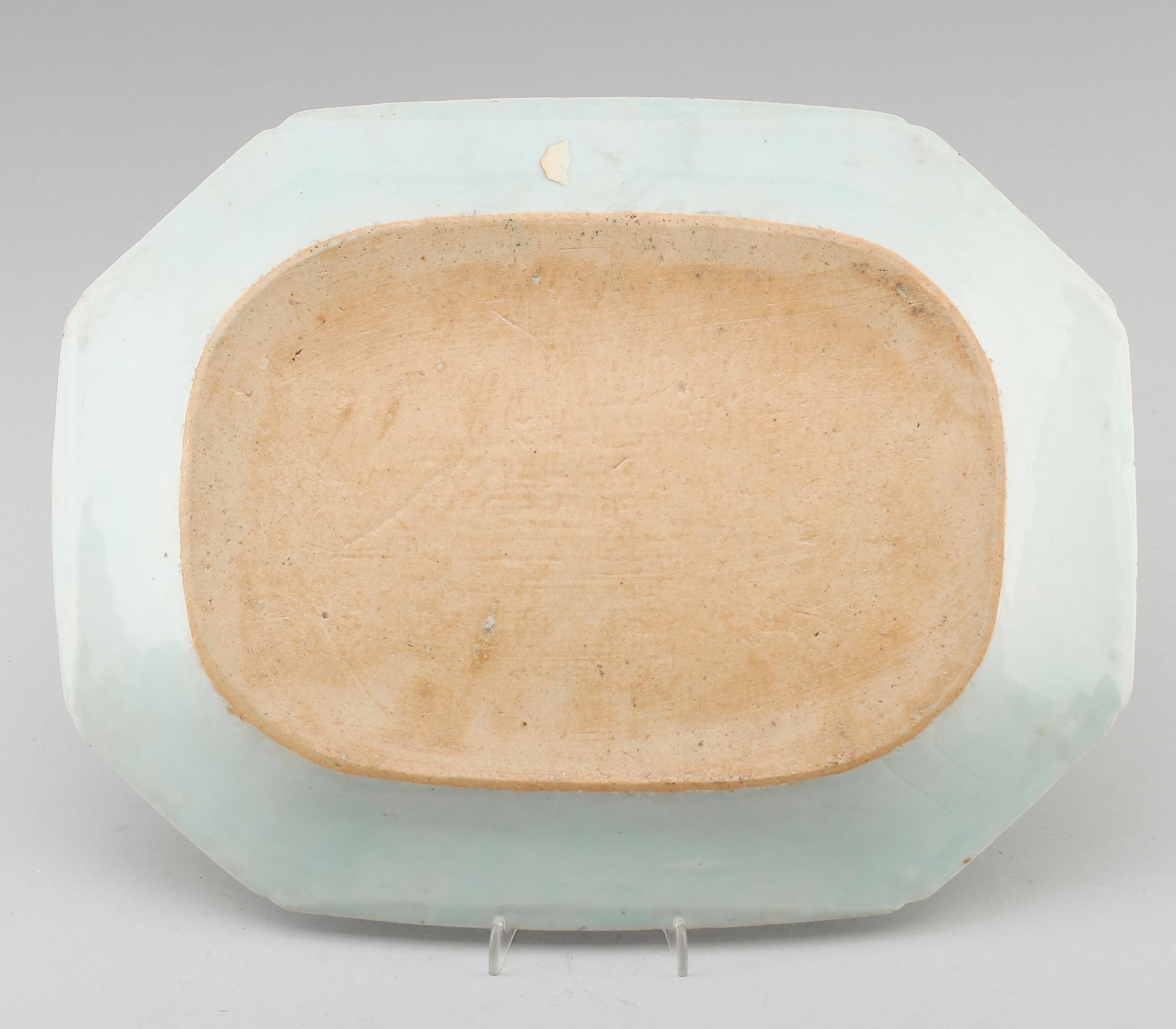 STEKFAT, porslin, Kina, Qianlong 1736-1795.