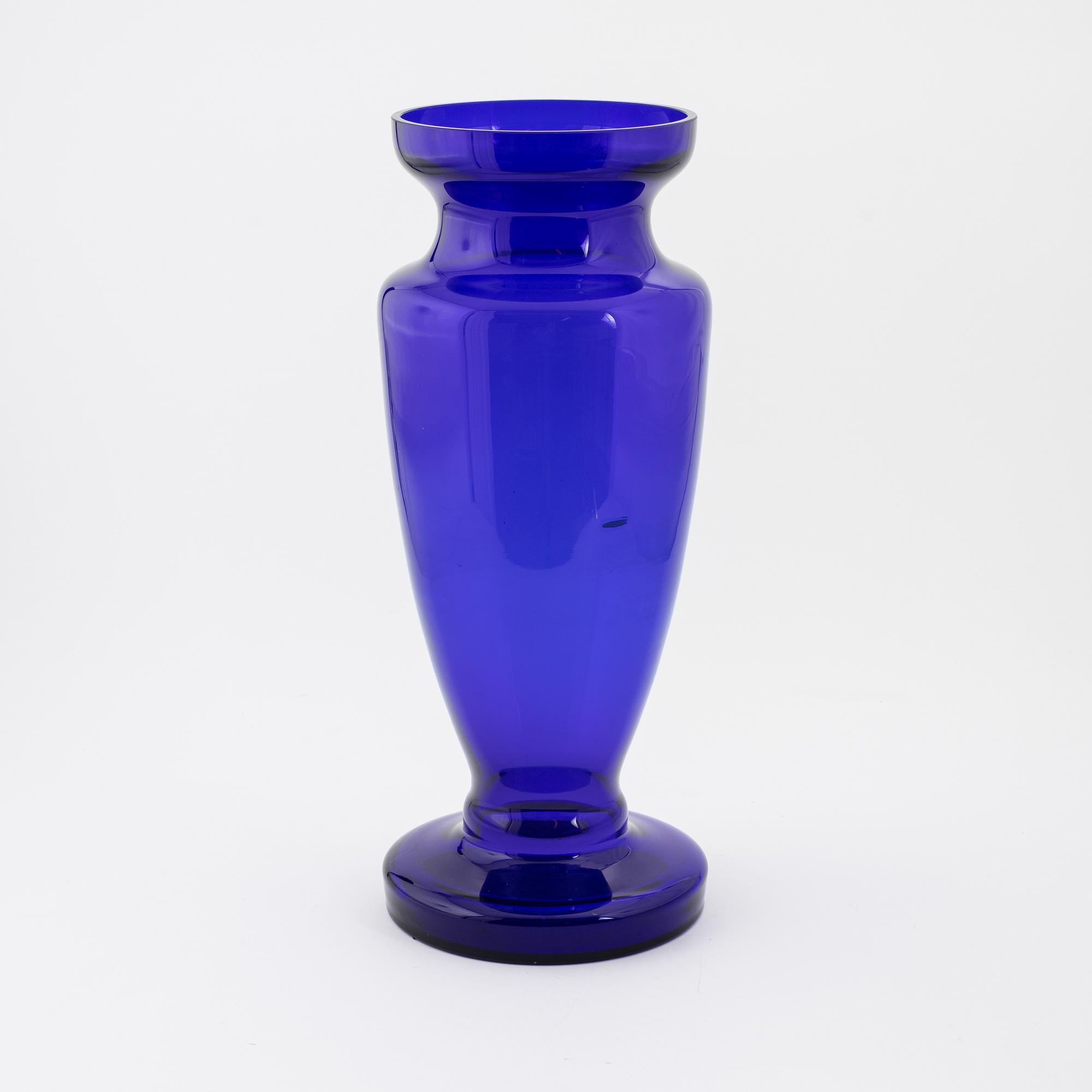 Praktvas, glas, 1900-tal.