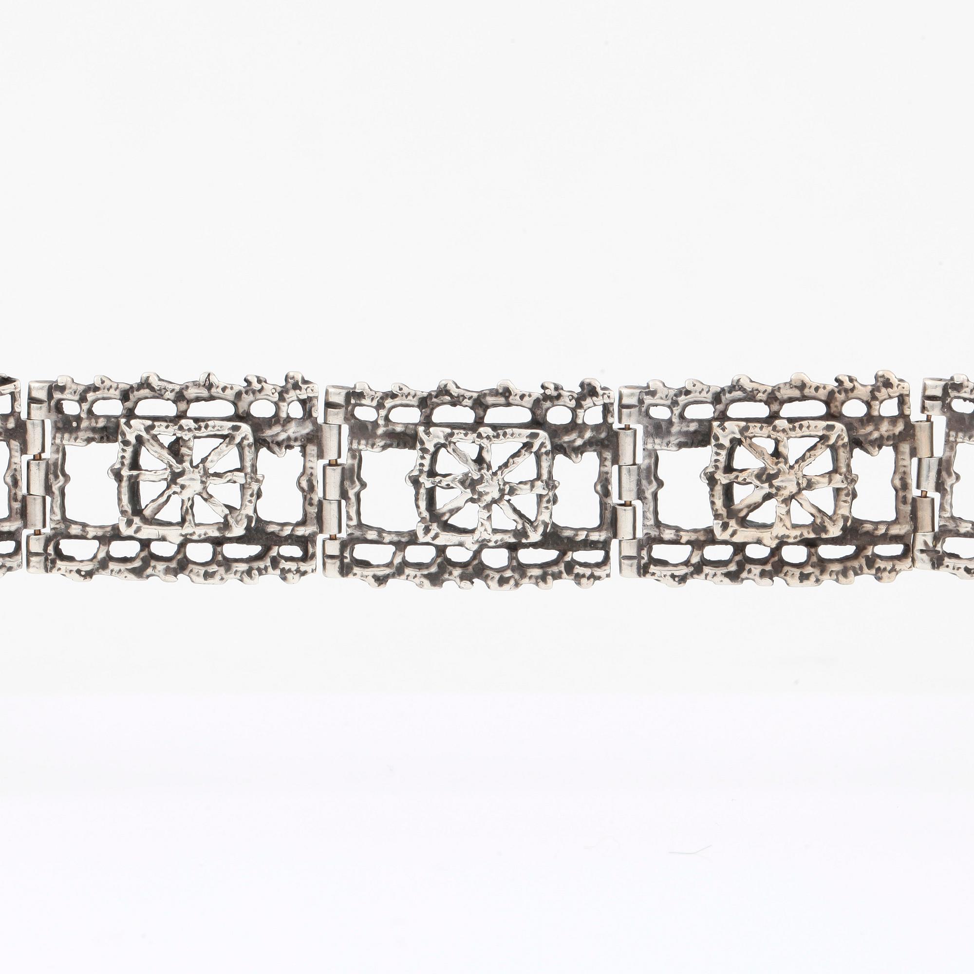 ARMBAND, silver, Pentti Sarpaneva, Finland, 1900-talets andra hälft. Vikt 30 gram.