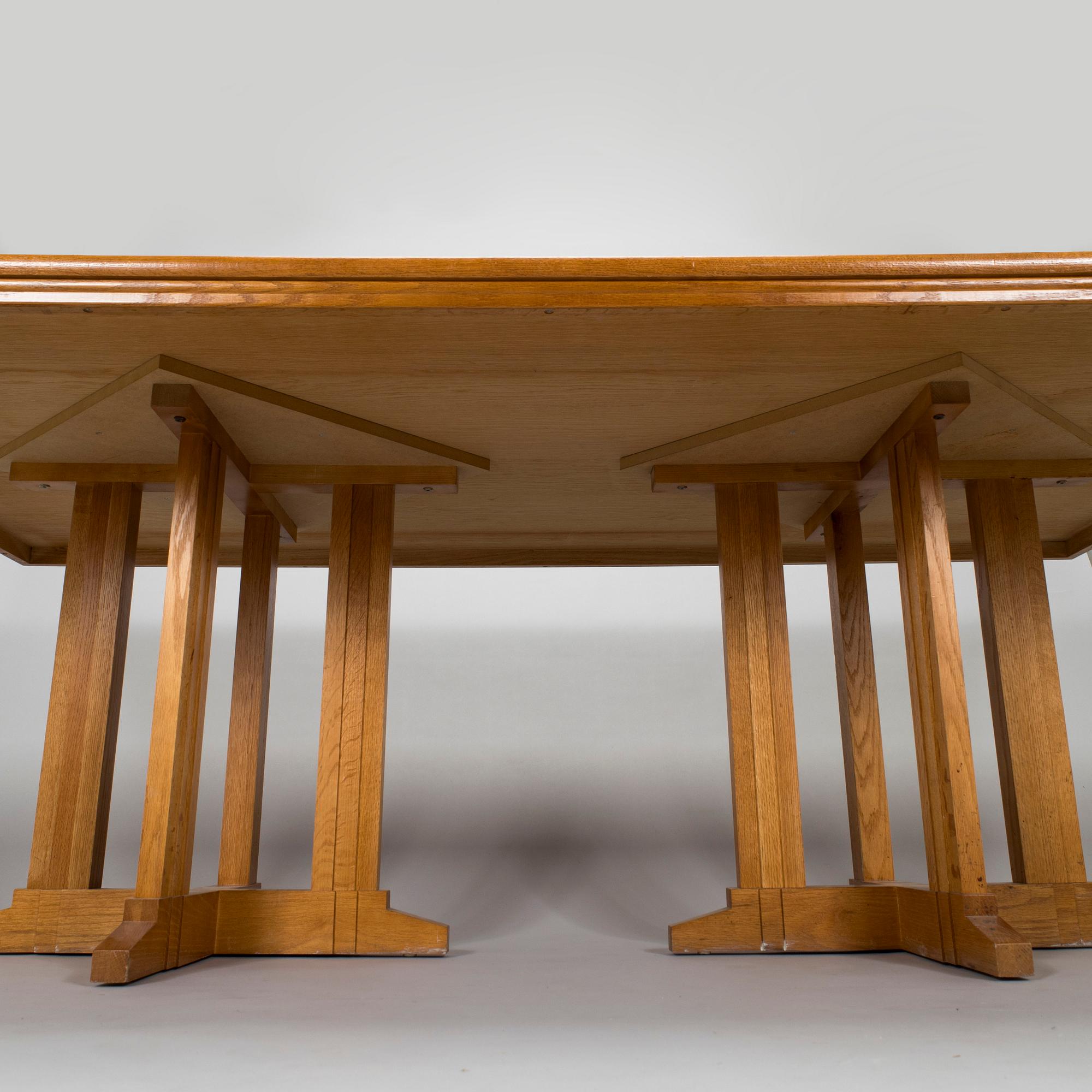 Eliel Saarinen, ruokapöytä ja tuoleja, 6 kpl, "Cranbrook", Adelta Oy, 1900-luvun loppu.