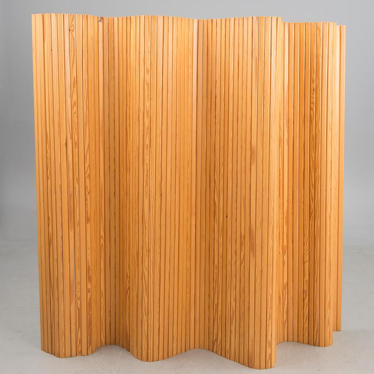 A mid-20th century screen for Artek, Finland. Circa 150x200 cm.