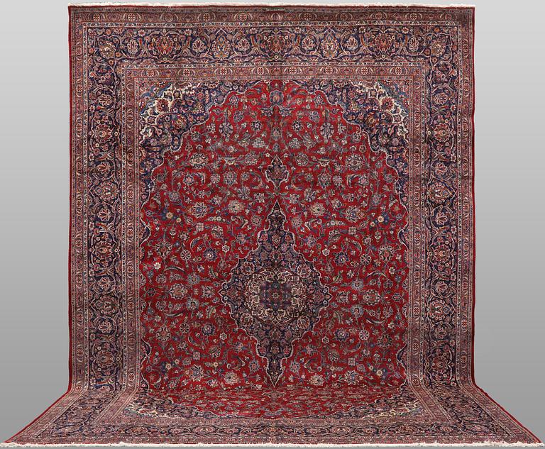 A semi-antique Keshan carpet, signed, 449 x 317 cm.