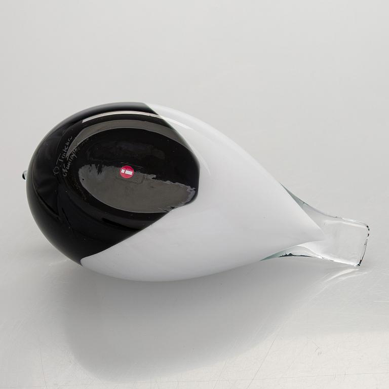 Oiva Toikka, a 'Smew' glass bird, signed O. Toikka Nuutajärvi.