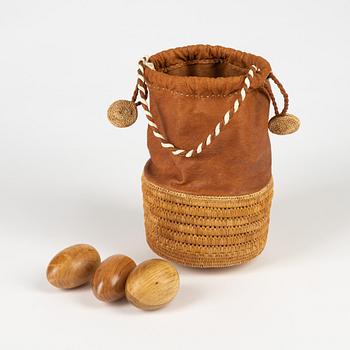 A birch root and leather bag by Ellen Kitok-Andersson.