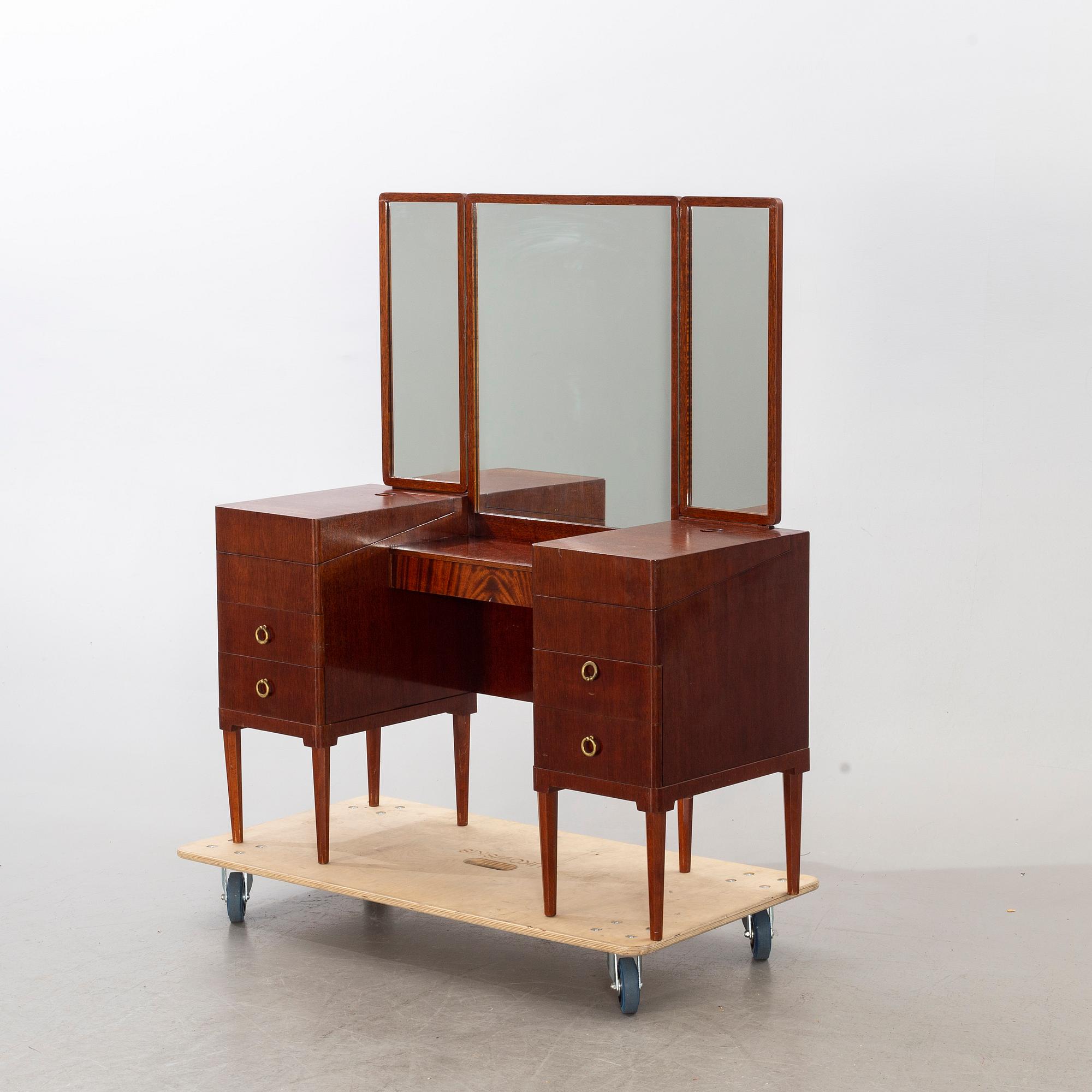 A mid 20th century dressing table.