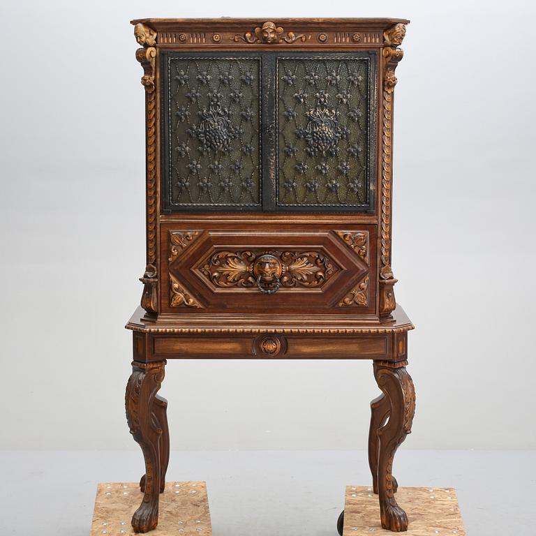 BARSKÅP, barockstil, 1900-talets andra hälft.