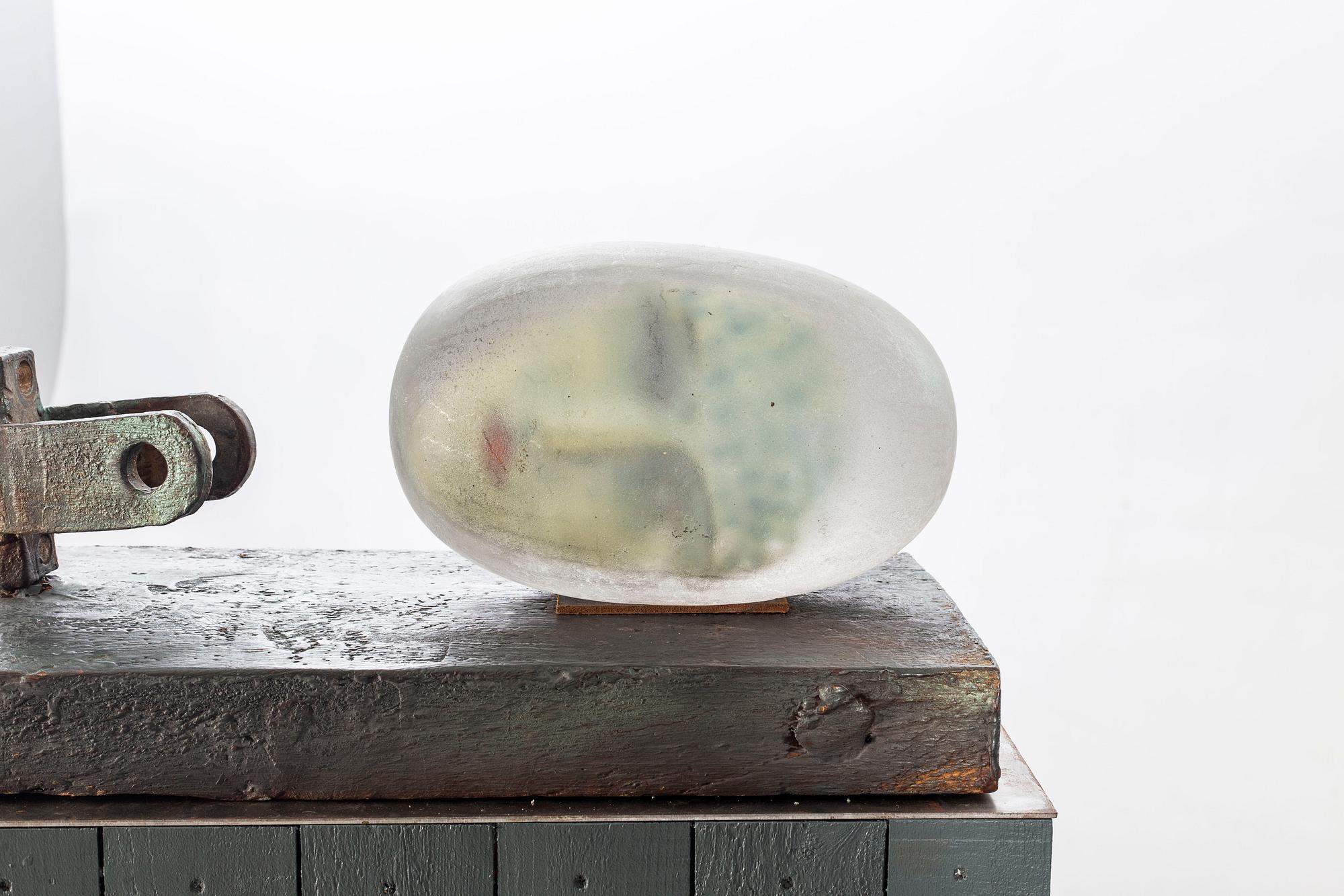 Bertil Vallien, skulptur, vilande huvud, "Resting head", Kosta Boda, unik.