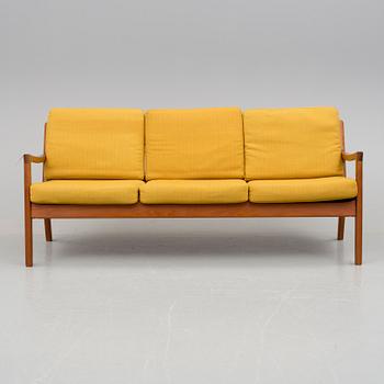 SOFFA, KARMSTOLAR, 2 st, Ole Wanscher, för France & Son, Danmark samt SOFFBORD, 1900-talets andra hälft.
