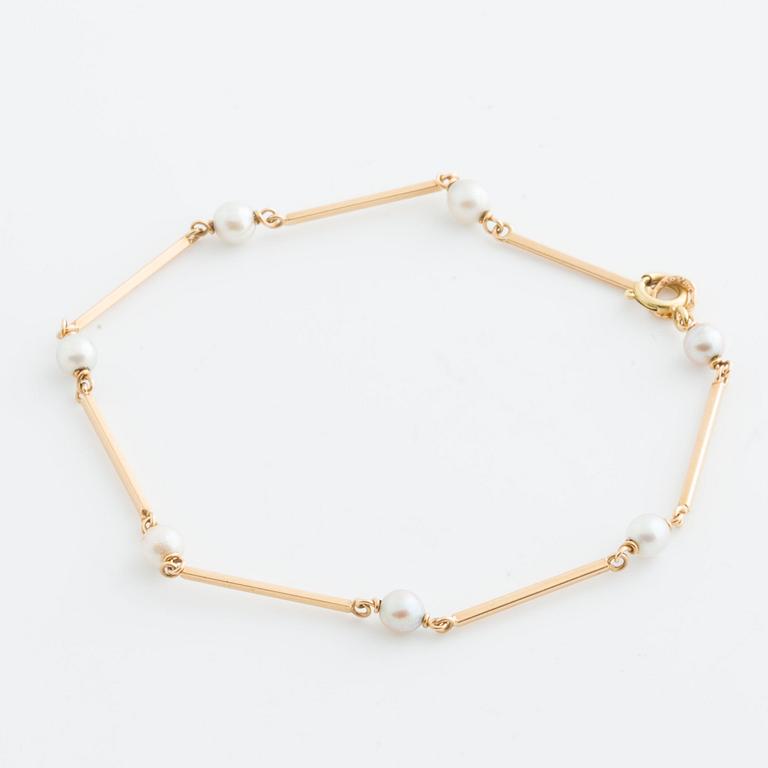 NECKLACE and BRACELET 18K gold w cutlured pearls approx 4 -5 mm.
