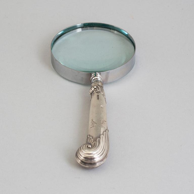 A silver magnifying glass by William Hutton & Sons, Sheffield, 1883.