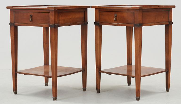 BORD, ett par, engelsk stil, 1900-talets slut.