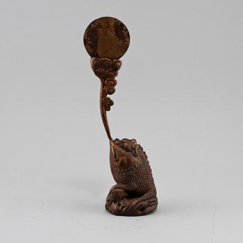 SKULPTURER, ett par, mörkpatinerad metall, 1900-tal.