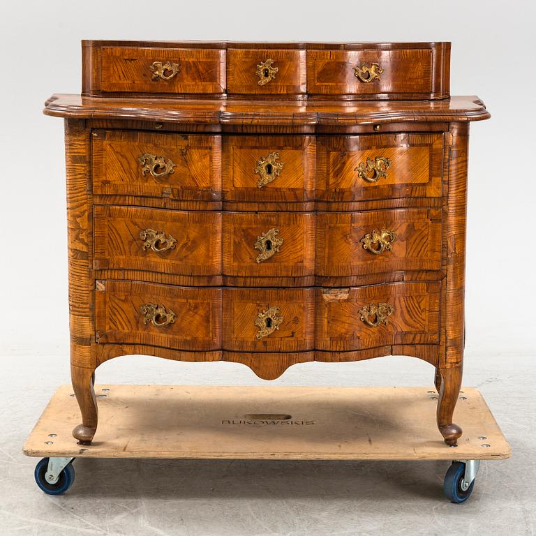 Byrå, senbarock, 1700-talets första hälft.