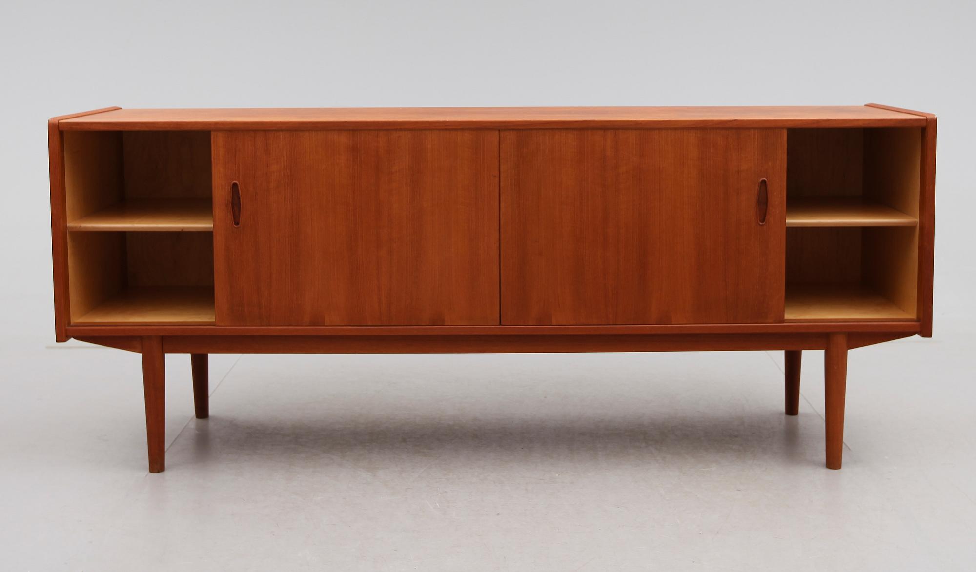 SIDEBOARD, "Trio", Nils Jonsson, Troeds, 1900-talets andra hälft.