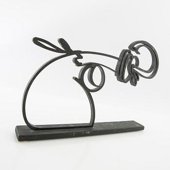 Carl Fredrik Reuterswärd, Sculpture "Non violence".