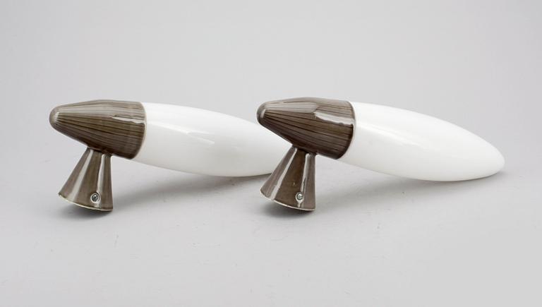 VÄGGLAMPOR, porslin/glas, 1950-tal.