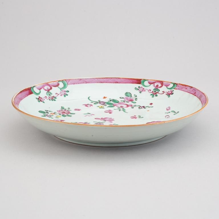 A famille rose export porcelain dish, Qing dynasty, Qianlong (1736-95).