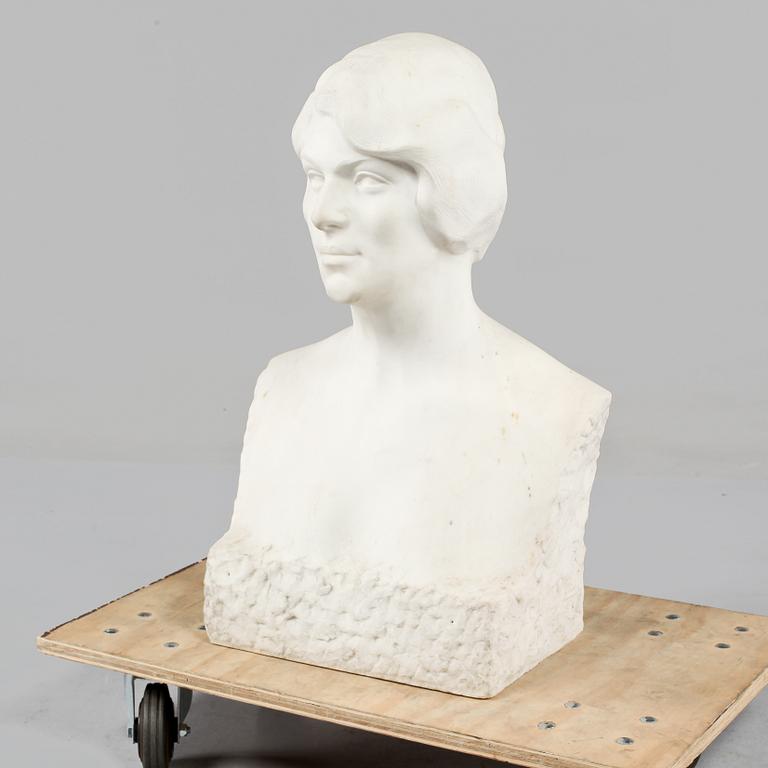 BYST, marmor, Sydeuropa, 1900-talets första hälft.