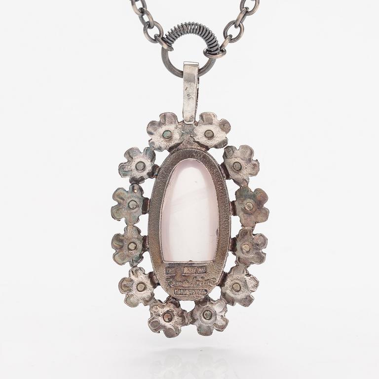 Jorma Laine, A silver neckalce "Lemmikki" with a rose quartz. Turun Hopea, Turku.