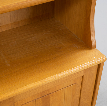 Carl Malmsten, a pair of oak 'Visingsö' bookcases/cabinets, second half of the 20th Century.