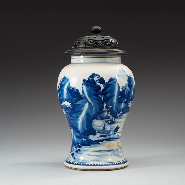 A blue and white jar, Qing dynasty, Kangxi (1662-1722).