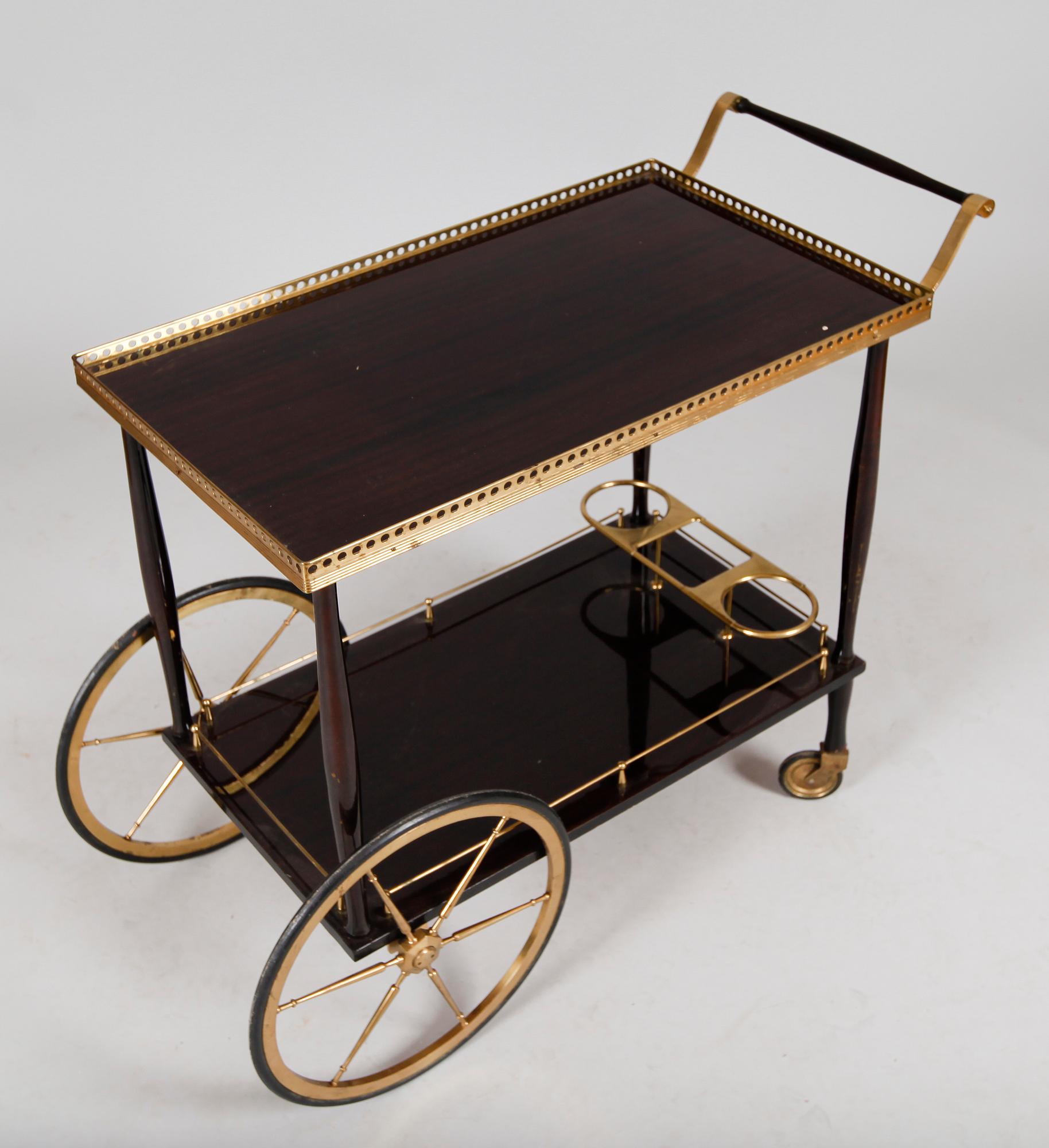 SERVERINGSVAGN, 1900-talets mitt.